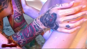 BLACK GIRL TWERKS HER BOUNCING ROUND ASS/ BOOTY