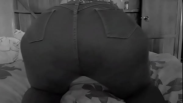 Le grabo el culote antes de culearmela