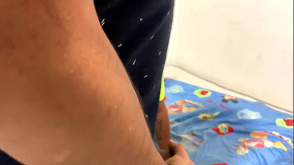 Download Video - La Mujer De Mi Amigo Se Toma Toda Pero Toda Mi Leche&excl; Para luego ir A Besarlo a el