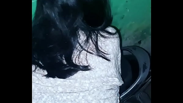 Download Video - Ngentot di atas motor di gang perumahan hampir di gebukin warga