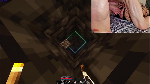 Hotencounter whilte playing minecraft (watch till the end)