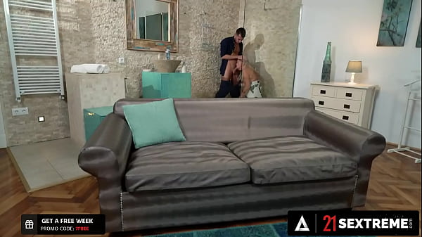 21 SEXTREME - Real Estate Broker Grandma Gets Intense Experience With Dominant Stud Buyer