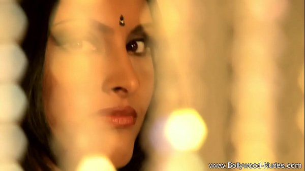 Seducing You With Her Indian Beauty