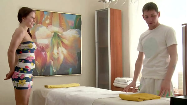 Courtney Cummz Gets A Load Sprayed Onto Her Face