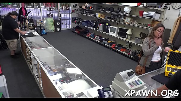 Bimbo is having sex in shop