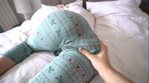 step bro came inside step sister's dream and cum in her pussy!