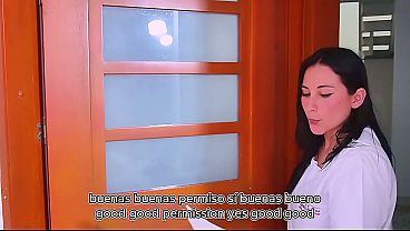 Enfermeras Calientes Kitty DJ y Jennifer Play se Lamen el Co&ntilde;o en el Hospital - Tratamiento L&eacute;sbico con Dedos y Squirt