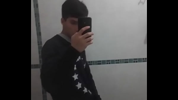 Download Video - Pendejo argentino con 23 cent&iacute;metros de verga