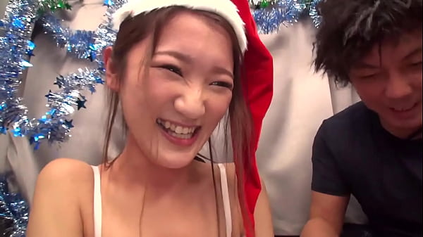 Picking up a woman without a boyfriend who is all alone at Christmas! Yuri(23) is an office worker. Sex addicted woman appears here!