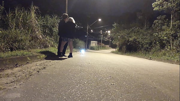 Blowjob on the street with police