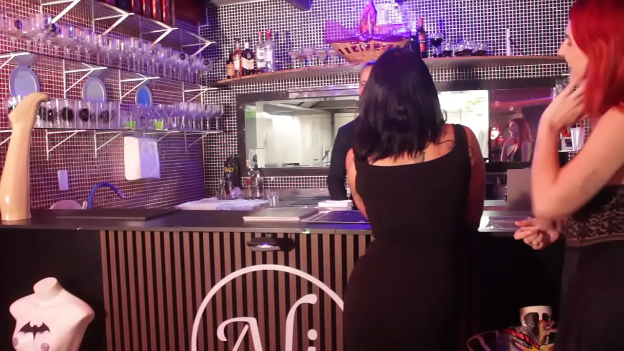 Fui al bar y mira lo que pasó
                     public bar swing fetiche anal sex canoas pernocas troca de casal dinnigata dogaloy fael stranger dark hot ali no bar muchos negros
