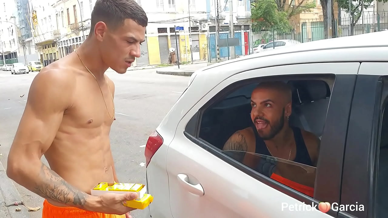 El vendedor de paçoca dotado (oficial de Augusto Phellipe)
                    fucking sucking big ass bareback brasileiro big dick fetich dotado uber motorista bunda grande cafucu gay kisses na rua mavambo na pele no carro gemendo gostoso o vendedor pacoca muchos negros