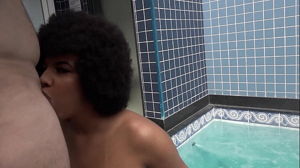 Gih Rocha and Cristine Castelary party with two hot girls by the pool