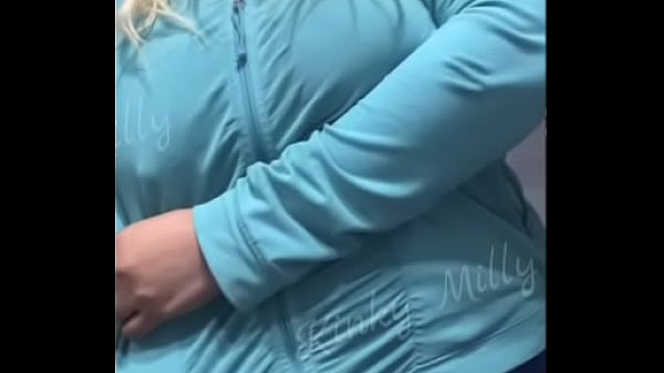 Mostr&aacute;ndome y masturbandome - Kinky Milly