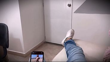 Gostosa safada senta gostoso no pau, enfiando todinho dentro da sua buceta, chupando por fim, e sobre f&atilde;s... - Yummi Paradise (SHEER/RED)