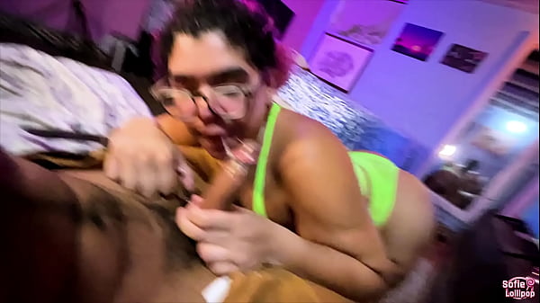 Download Video - POV&colon; Fazendo garganta profunda no novinho pentelhudo enquanto assistimos anime&comma; sera que gozou&quest;