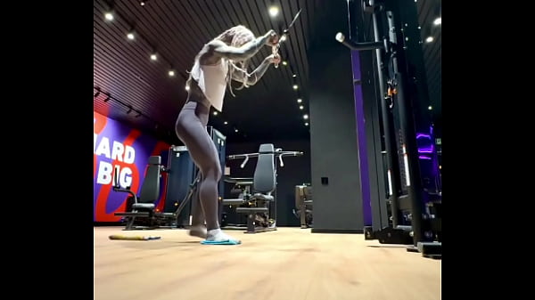 Challenge accepted?The friend you send this video who can do the split   goes to the gym is invited to participate in the...