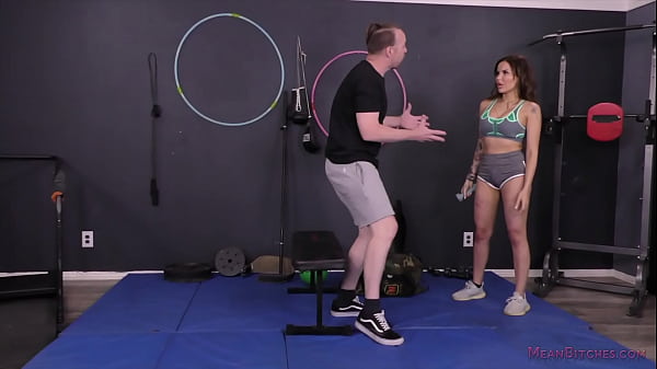 Vivienne Wynter Femdom In the Gym