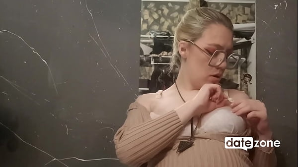 DATEZONE - Pregnant babe with glasses masturbates