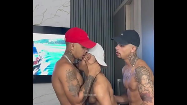 Download Video - TR&Ecirc;S CAFU&Ccedil;US DA QUEBRADA SE PEGANDO