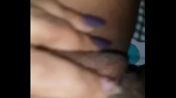 thumb her straw