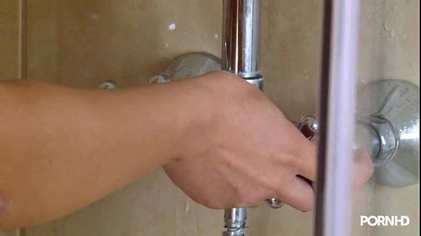 Diana looking stunning under the shower