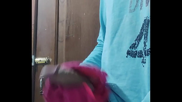 Download Video - Rich cumshot with what I found in the bathroom just taken out &period;&period;&period; exciting end