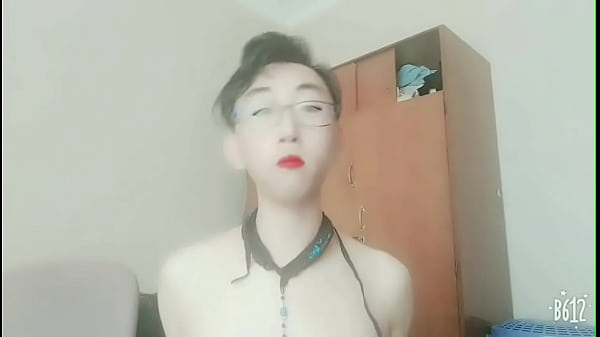 Travesti chino provocando con su clítoris mariquita
                   Travesti chino provocando con su clítoris mariquita muchos negros