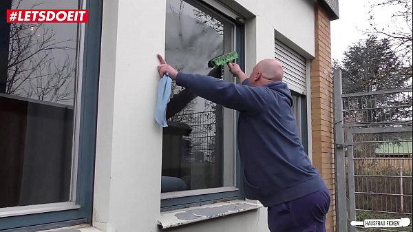 German Housewife Fucks the Window Cleaner