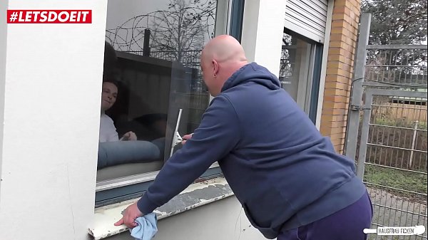 German Housewife Fucks the Window Cleaner