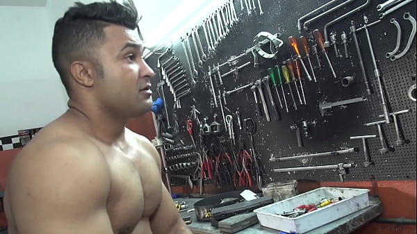 Download Video - MECANICO FUDENDO BUCETA E CUZINHO
