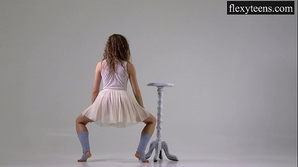 Flexible Teen Urusula Fe