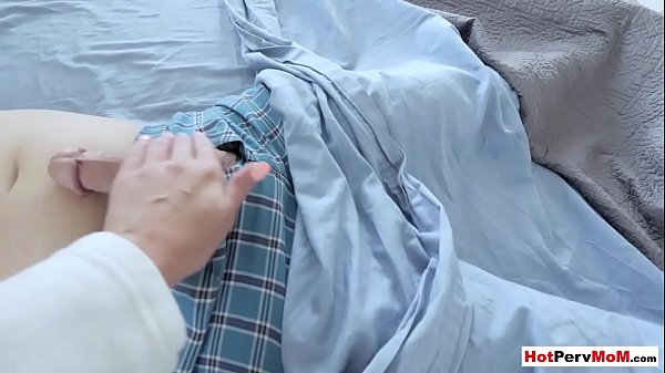 Download Video - My frustrated MILf stepmom woke me up and fucked me