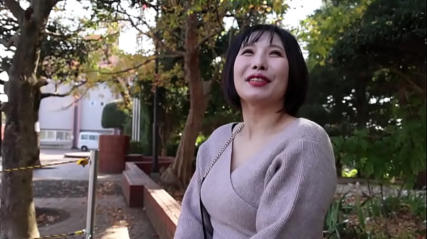 Download Video - 【蘭さん 37歳 結婚3年】東京都福生市 牛浜駅前で出会った人妻 旦那からはDVを受けている様子　その反発でか騎乗位、正常位では腰を激しく振るう の高画質フル動画はURLをコピペで&rAarr;https&colon;&sol;&sol;is&period;gd&sol;fMK44J