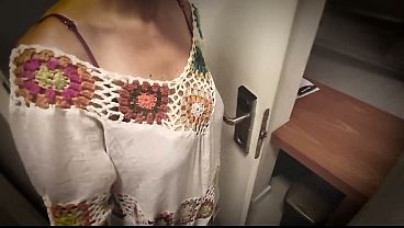 実話。ビーチでナンパされた既婚女性がホテルでセックスされる