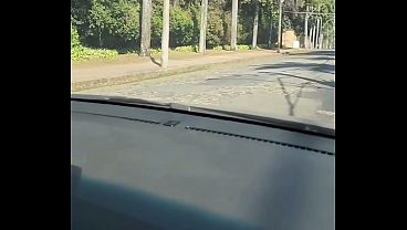 Garota fofinha se masturbando fantasiada.