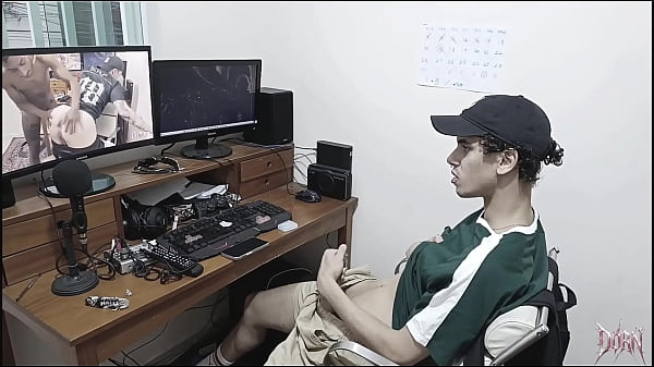 Download Video - Quem nunca bateu uma vendo v&iacute;deo e se imaginou fudendo o ator porn&ocirc;&quest; &lpar;COMPLETO NO RED&rpar;