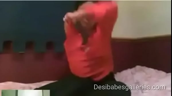 desi girl removing her clothes (desibabesgalleries.com)