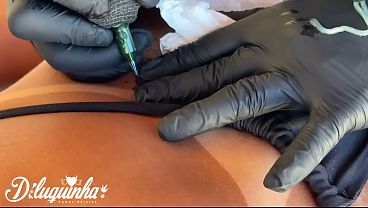 Download Video - Pagou o tatuador com XERECARD porque estava lisinha