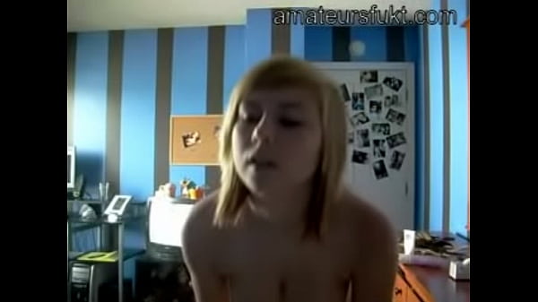Amateur Blond Strips And Masturbates (amateursfukt.com)