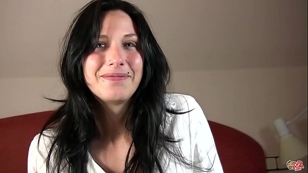 Download Video - Sus ojos verdes y carita inocente no pueden esconder lo pervertida que &eacute;s Dafne