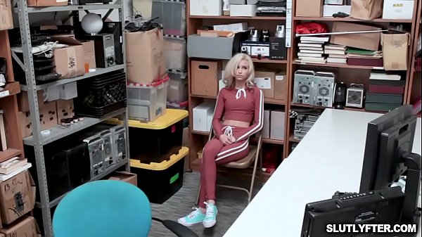 Download Video - LP Officer screwing Kiara Cole's tight pussy on top&excl;