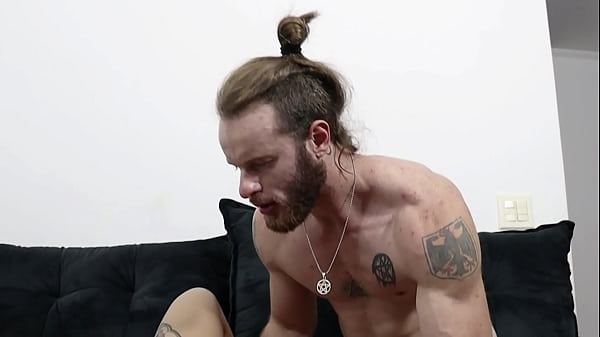 Hairy Indian girl fucking a dirty, horny and greasy pseudo-vinking