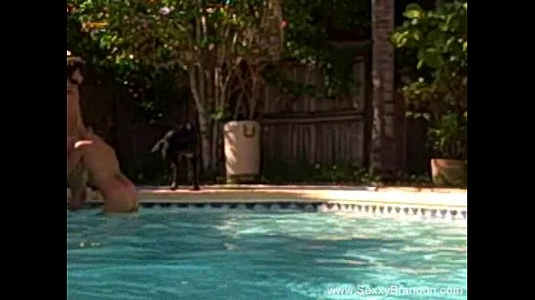 Amateurs Fucking In The Pool