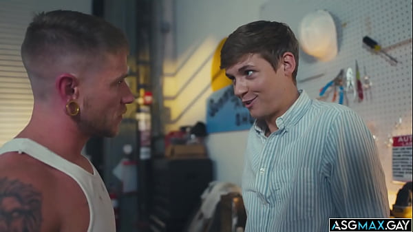 Bratty twink Jack Bailey takes a mechanic Colt Spence's cock deep down his throat before he gets his asshole banged!