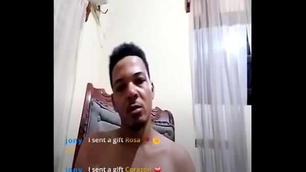 Boliviano me muestra la verga por dinero