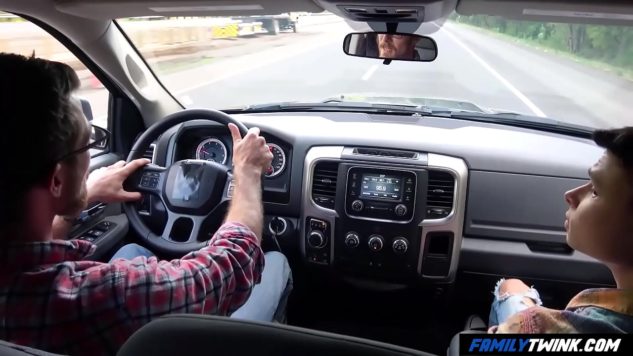 FamilyTwink - Padrastro lleva a su hijastro al lugar más lejano para follarlo
                    outdoor gay twink bareback sissy stepdad blasted stepson in the car family sex familytwink muchos negros