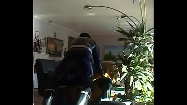 Download Video - Roxina2003BeautyfulAprilRubber070403XL