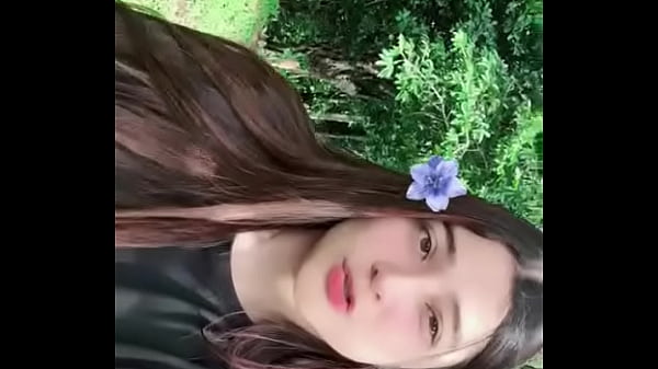 Porn actress Yulieth Gomez masturbates