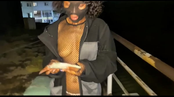 Seen sexy African slut waiting for someone...I offered her a chance to make some quick cash and she forgot about everything and Got RAILED on the RAILING!!